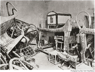 Illustration for article titled What was it like to enter King Tut's tomb when it was opened in 1923?